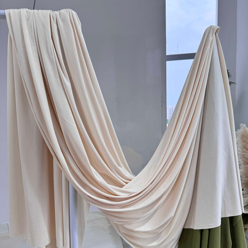 Cream Knit Wedding Draping Fabric for Elegant Ceremony and Event Backdrops 170 × 100 cm