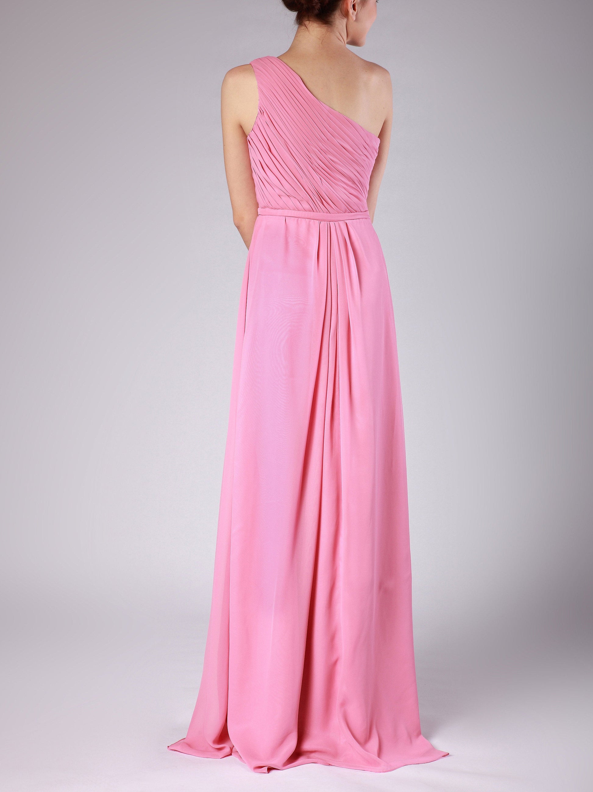 Chiffon Scoop Neck Sleeveless Bridesmaid Dress| Plus Size | 60+ Colors