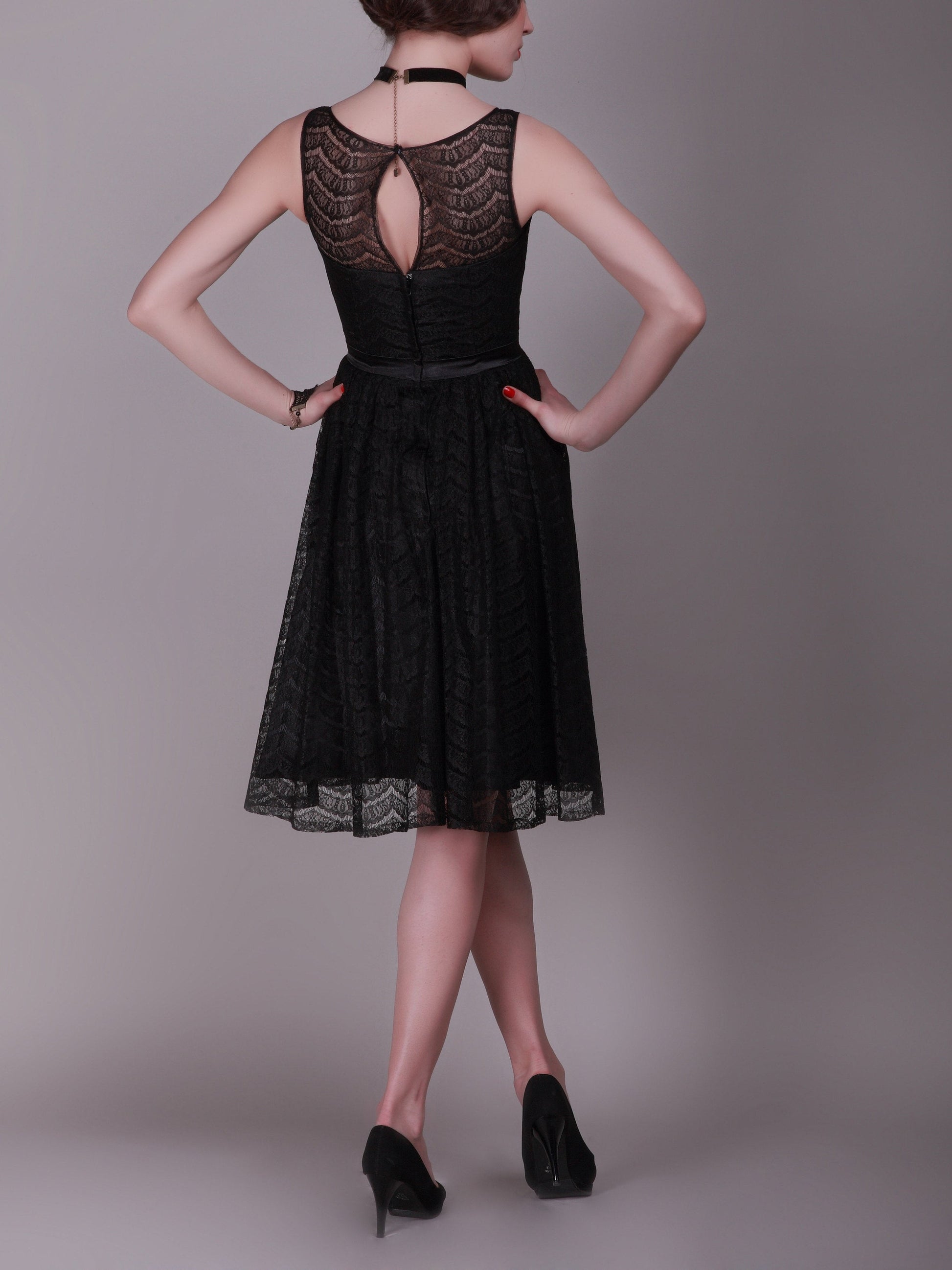 Chiffon Scoop Neck Sleeveless Bridesmaid Dress| Plus Size | 60+ Colors