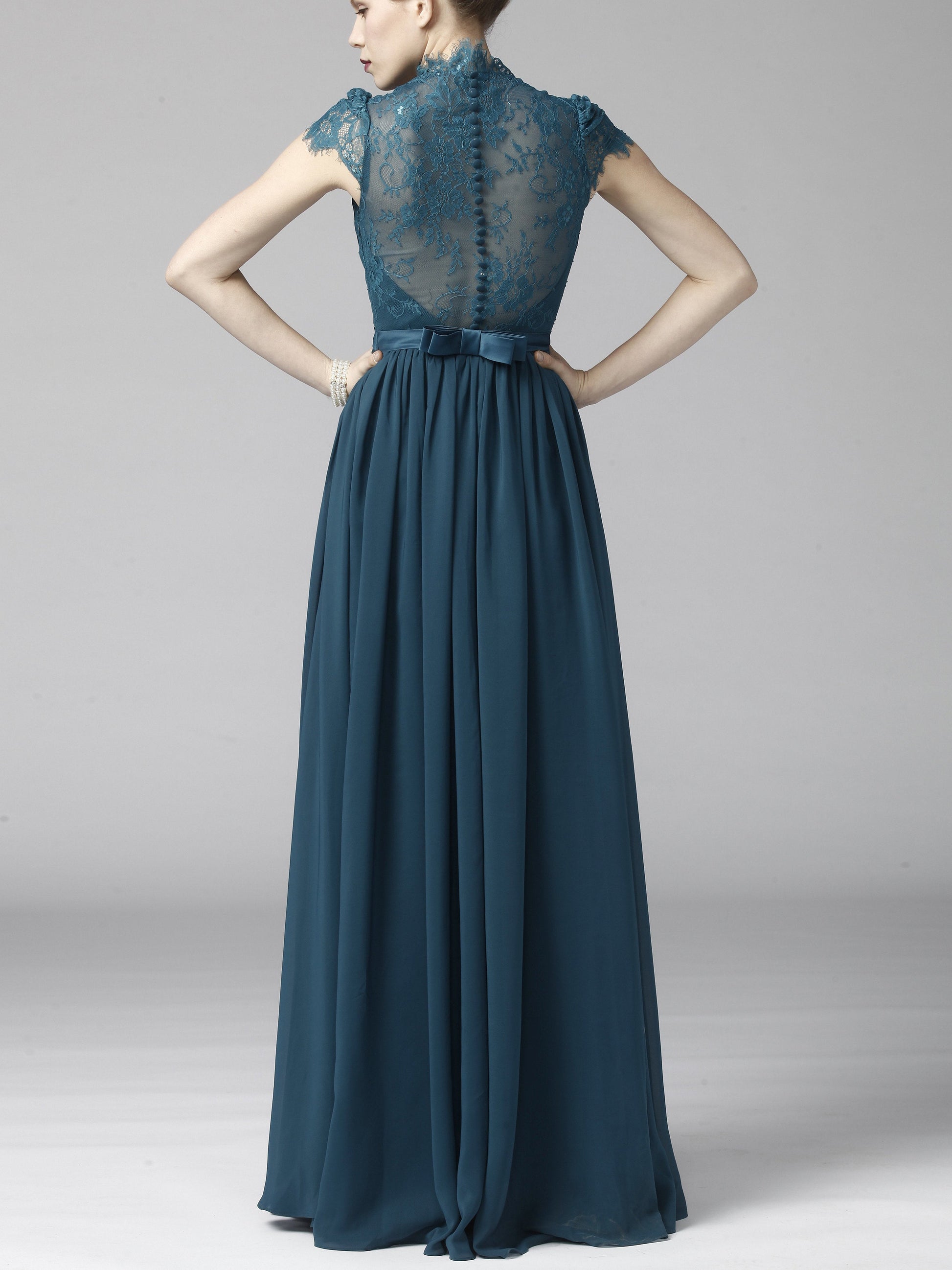 Lace Scoop Neck Sleeveless Bridesmaid Dress| Plus Size | 60+ Colors