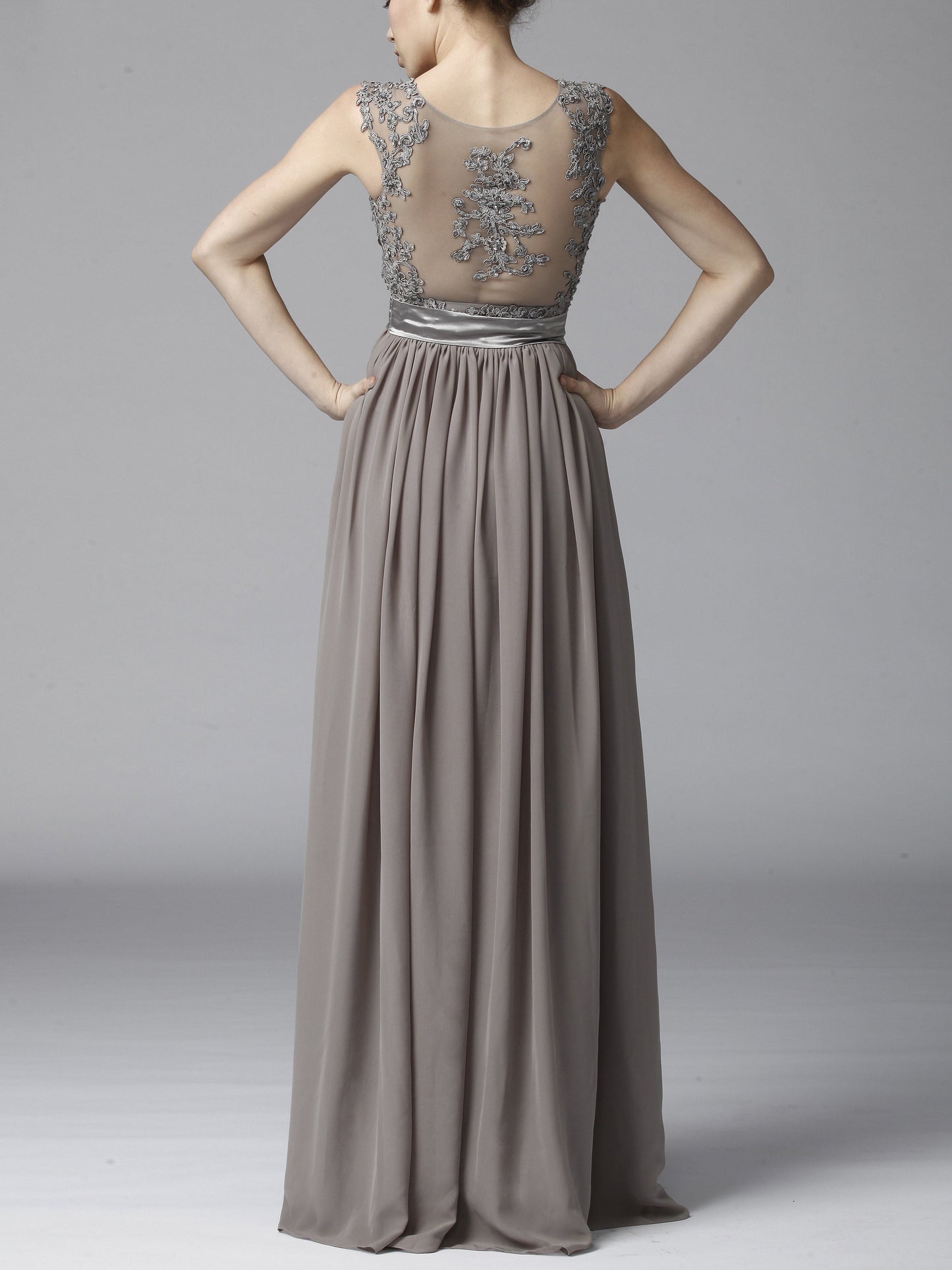 Lace Scoop Neck Sleeveless Bridesmaid Dress| Plus Size | 60+ Colors